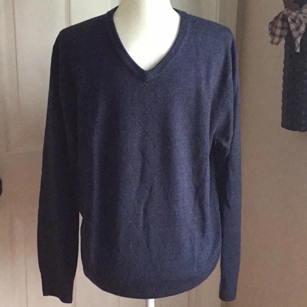 Geoffrey Beene Classic Navy Blue V-Neck Knit Argyle Texture Sweater SizeM Preppy